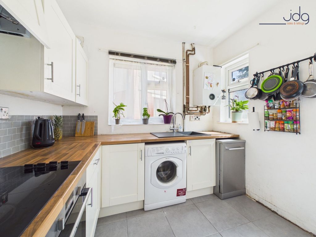 Property photo 2 of 14 Kitchen
