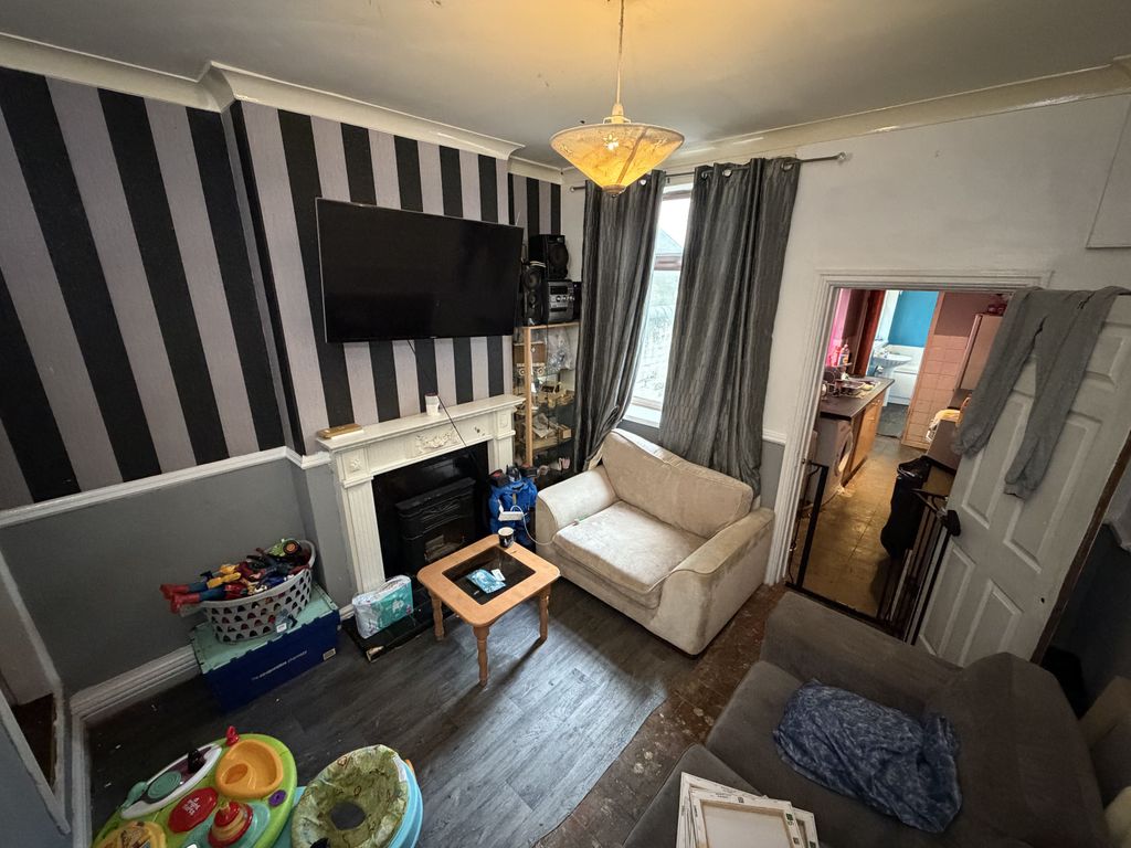 Property photo 2 of 18