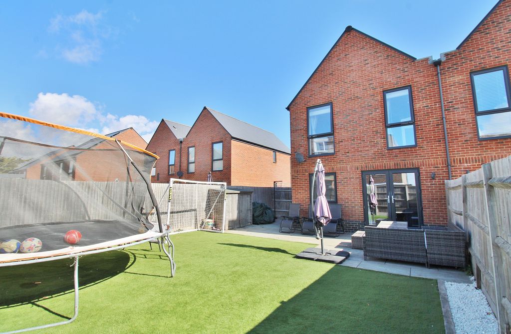 Property photo 2 of 26