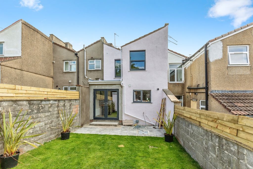 Property photo 2 of 17