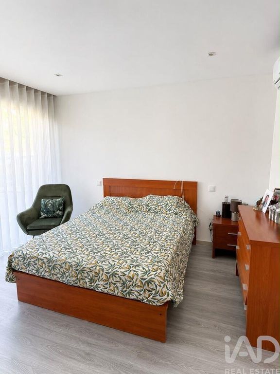 Property photo 2 of 40