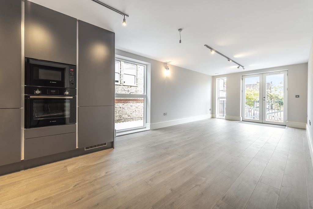 Property photo 1 of 9 Living