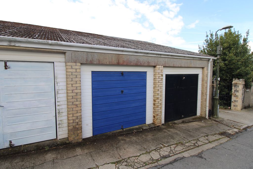 Property photo 1 of 2