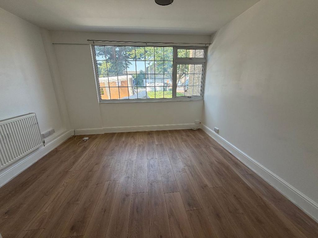 Property photo 3 of 17 Photo 3
