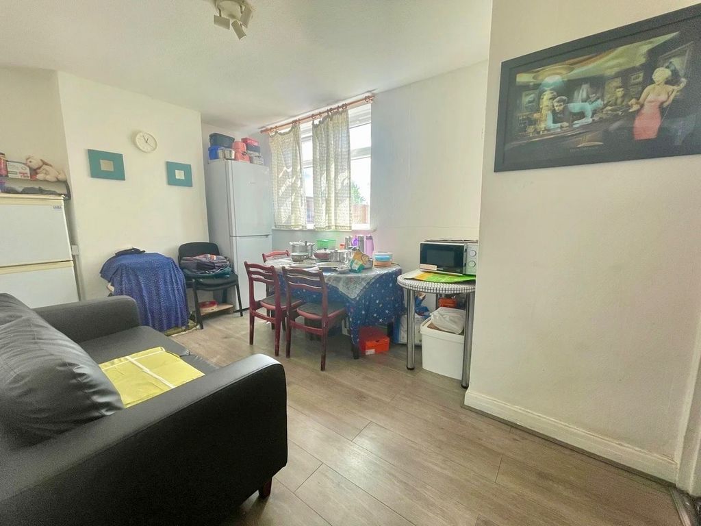 Property photo 2 of 8 5124011