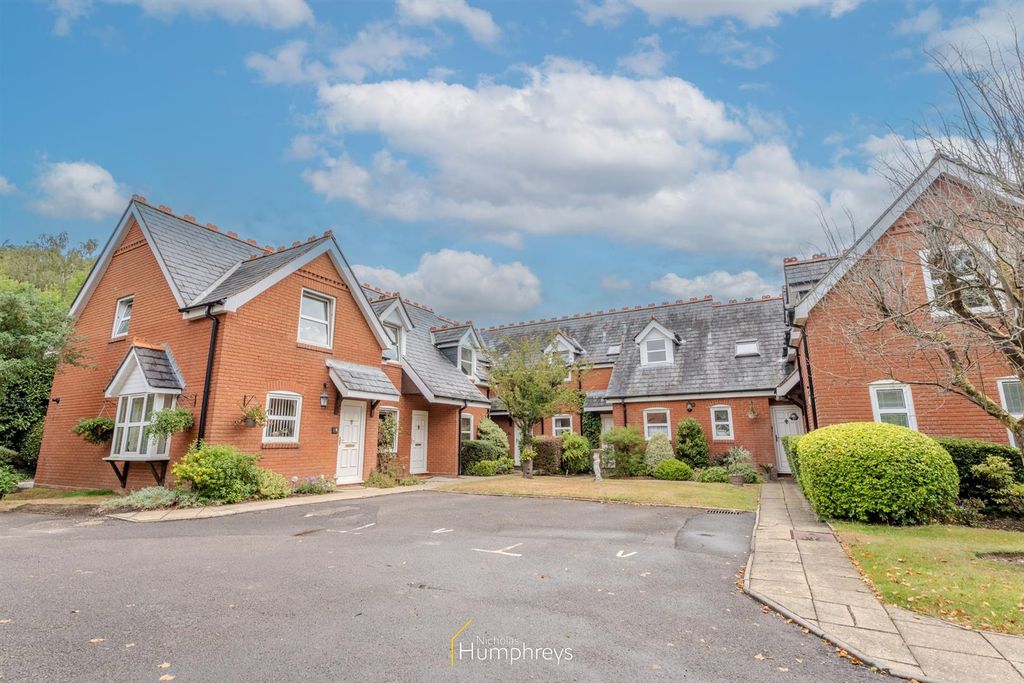 Property photo 1 of 17 New Rydal Mews-4.Jpg