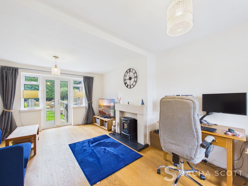 Property photo 2 of 28 Lounge / Diner