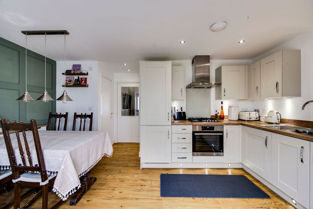 Property photo 3 of 24