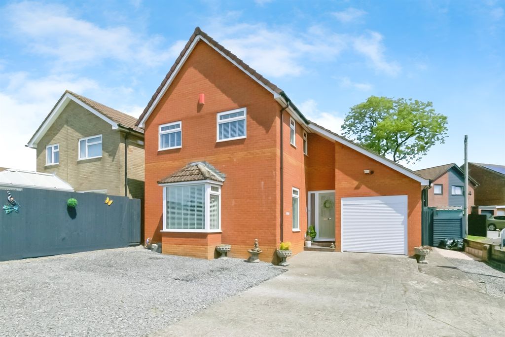 Property photo 1 of 18