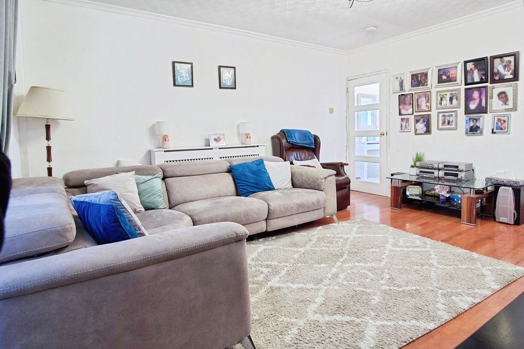 Property photo 2 of 20 Living Room