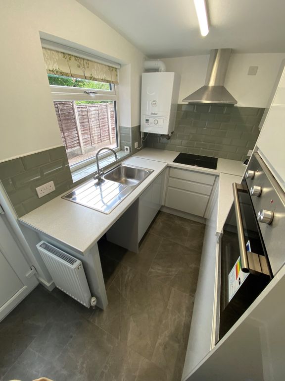 Property photo 3 of 11 Kitchen