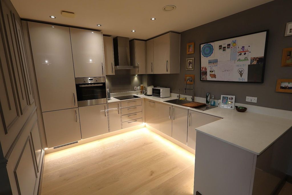 Property photo 3 of 11 Kitchen Area