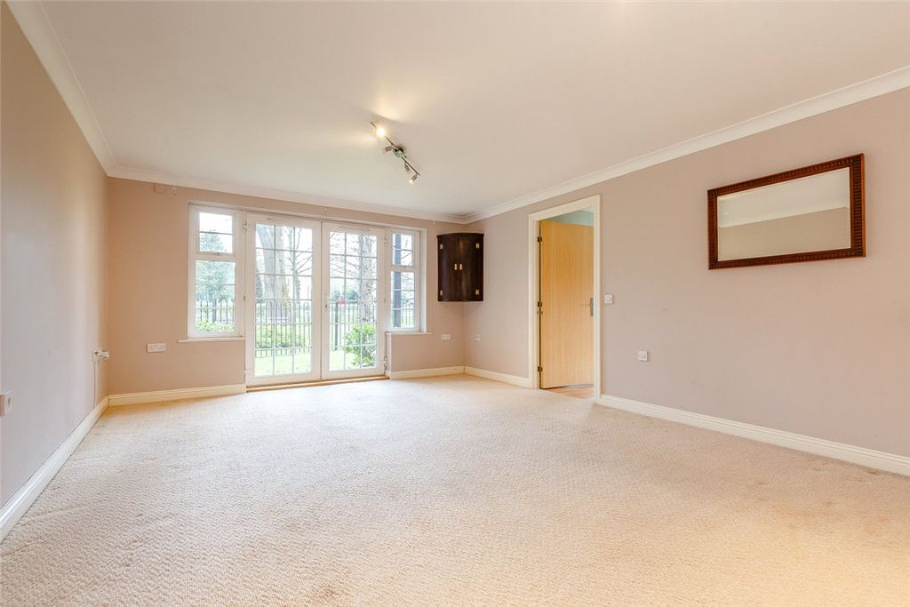 Property photo 2 of 12 Picture No. 15
