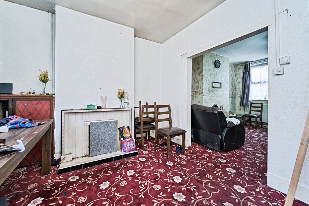 Property photo 3 of 17 Photo