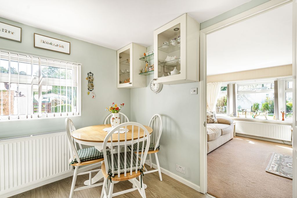 Property photo 3 of 19 Dining Table