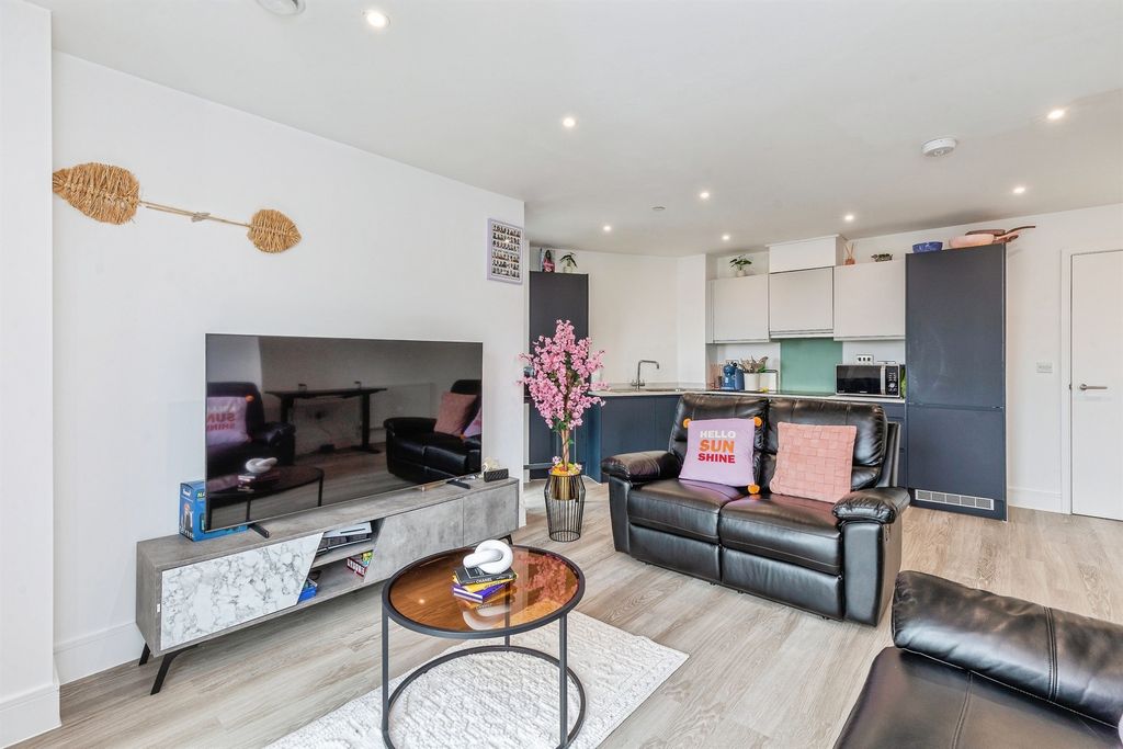 Property photo 2 of 11