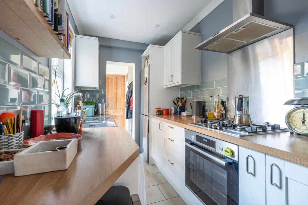 Property photo 2 of 20