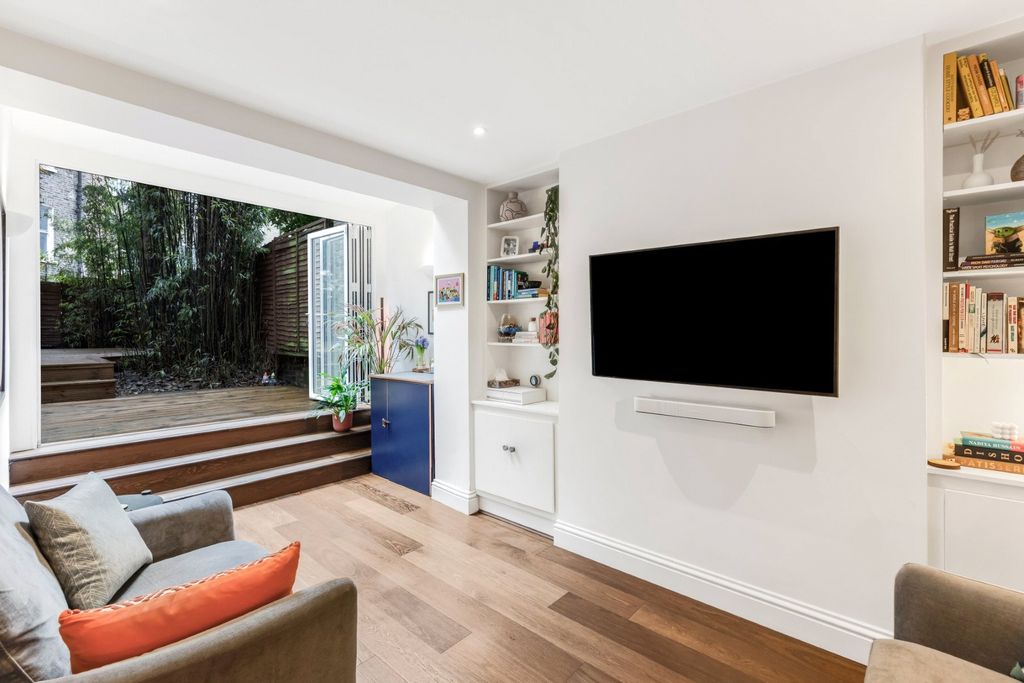 Property photo 2 of 17 Picture No. 13