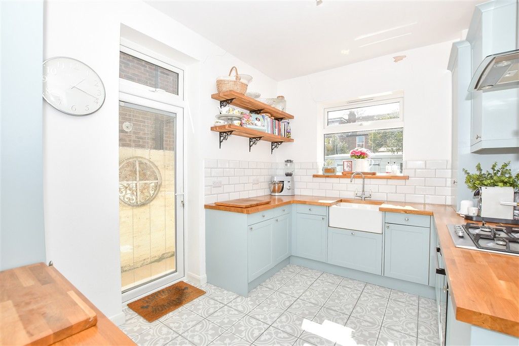 Property photo 2 of 9 Kitchen