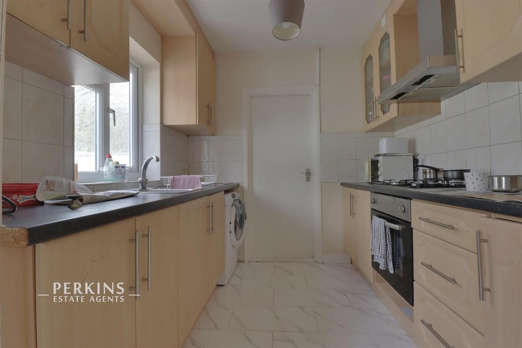 Property photo 2 of 9 Kitchen.Jpg