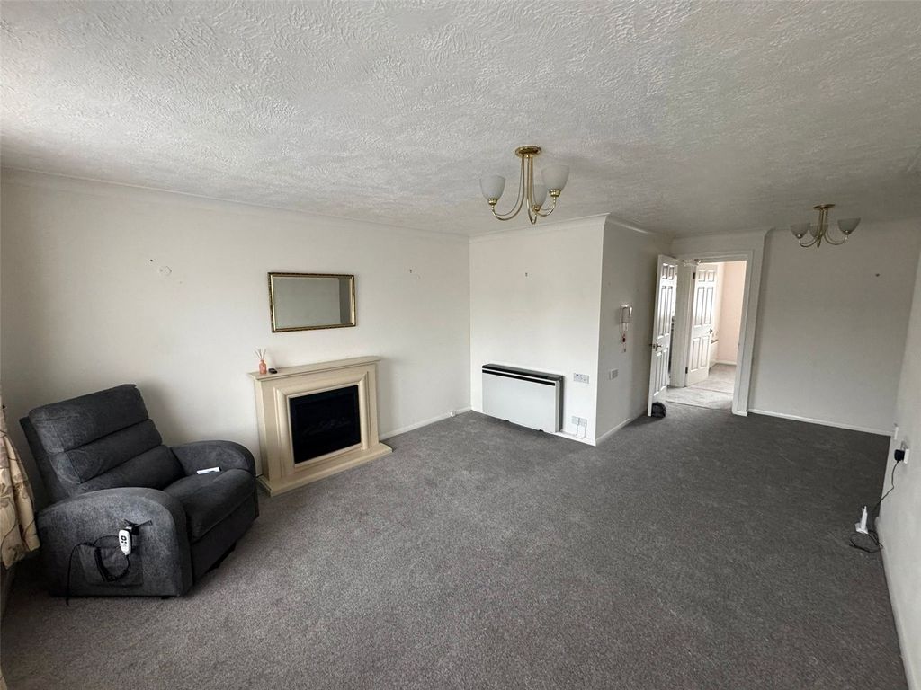 Property photo 2 of 11 Lounge