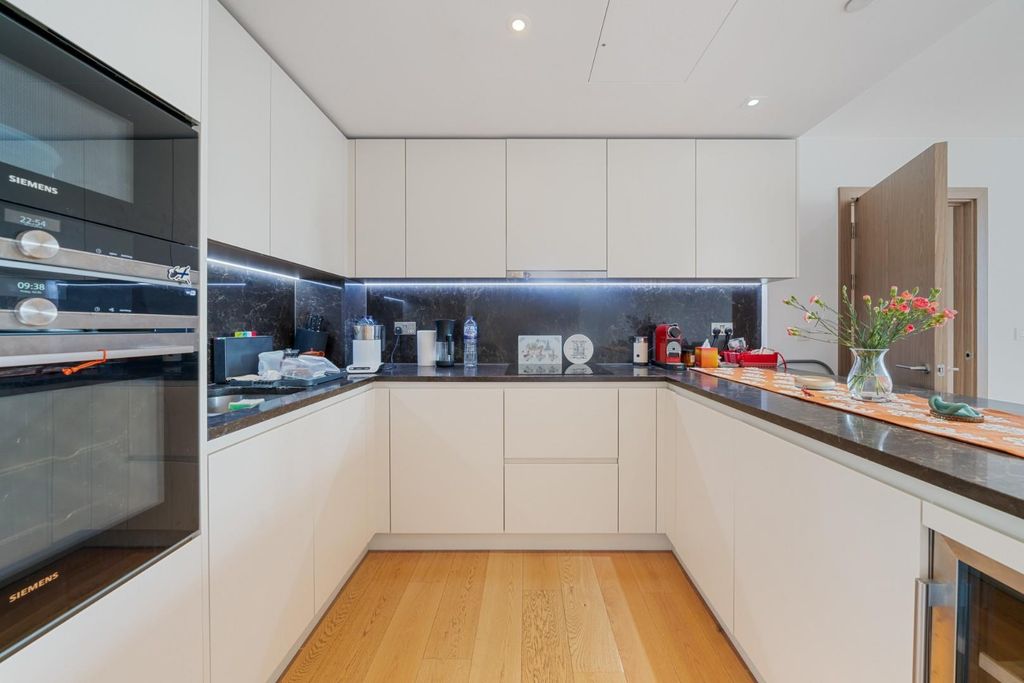 Property photo 3 of 9 Admiralty House E1W 2Ah-3.Jpg