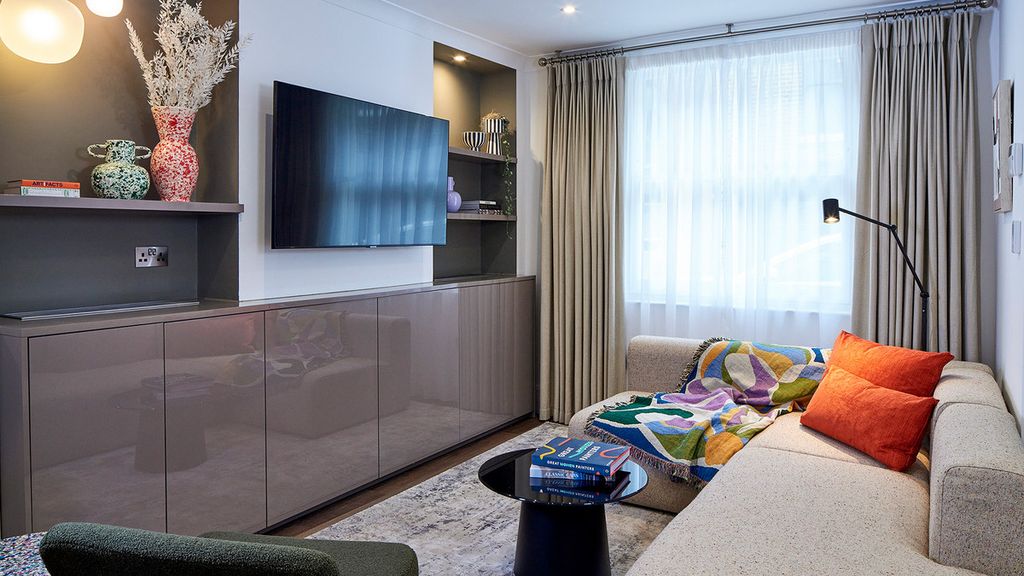 Property photo 2 of 17