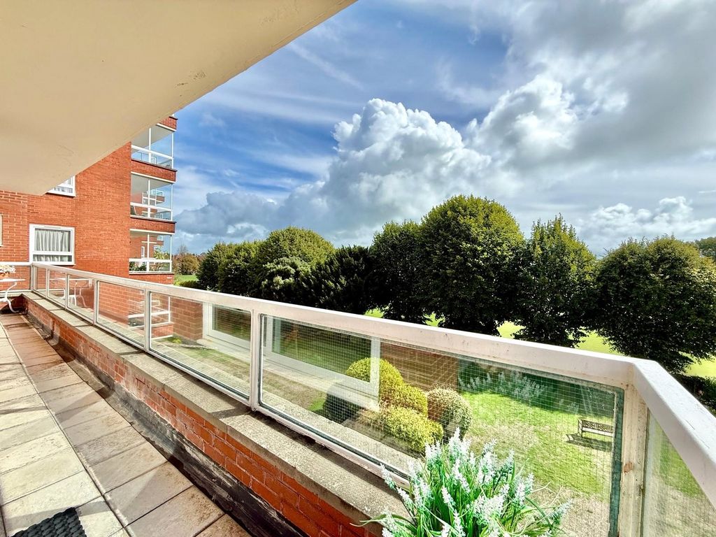 Property photo 3 of 18 Picture No. 01