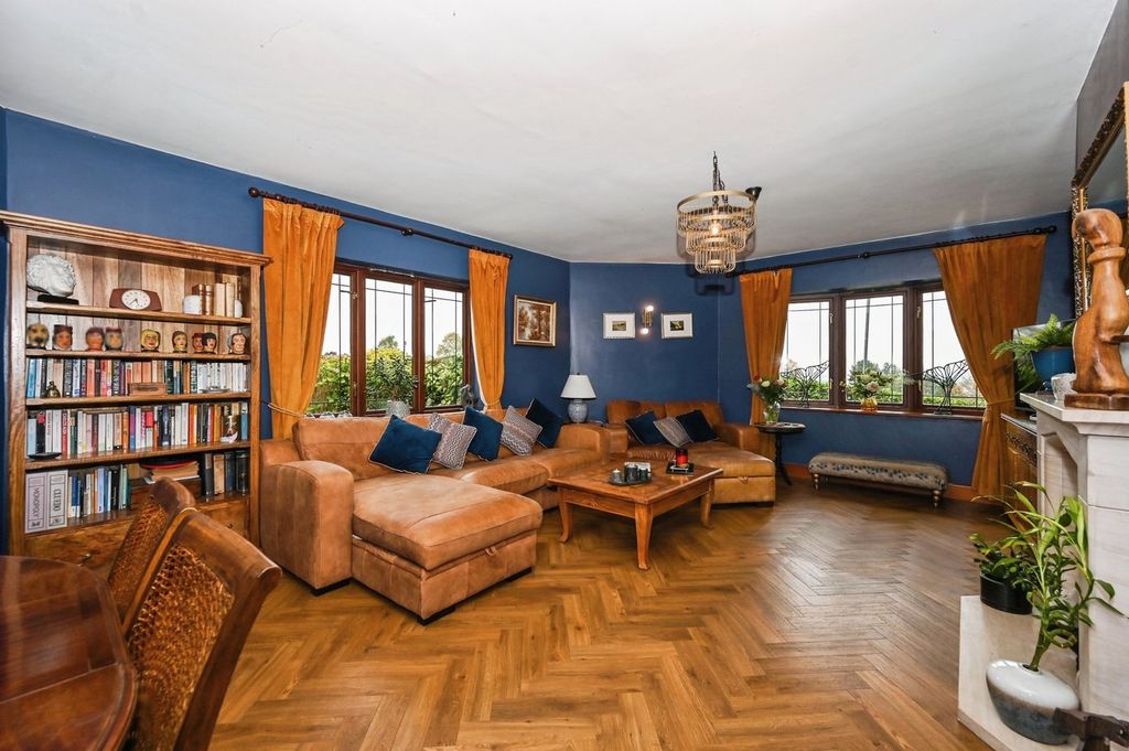 Property photo 3 of 27