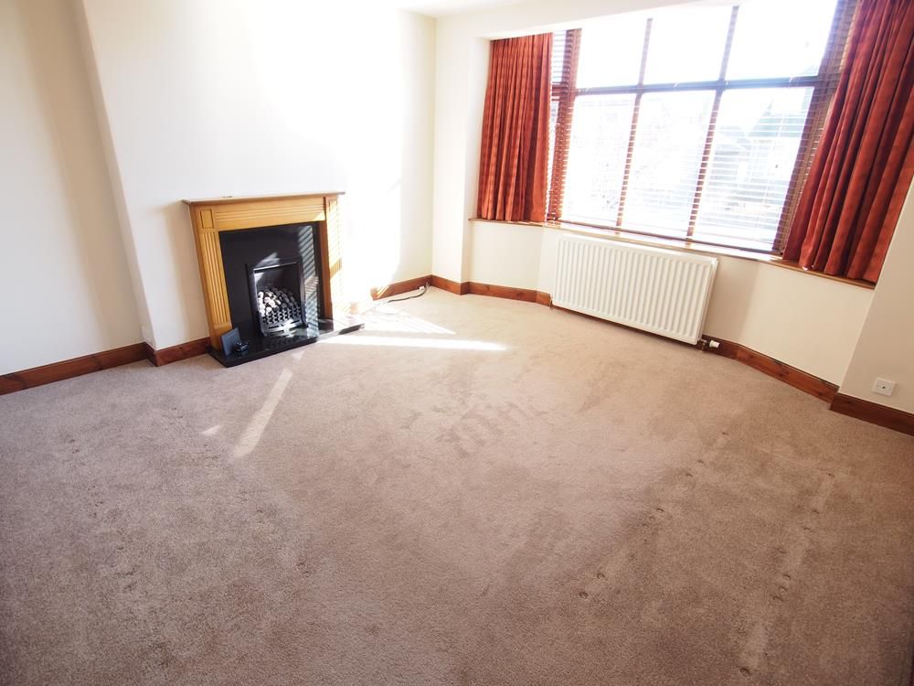 Property photo 2 of 16 Lounge