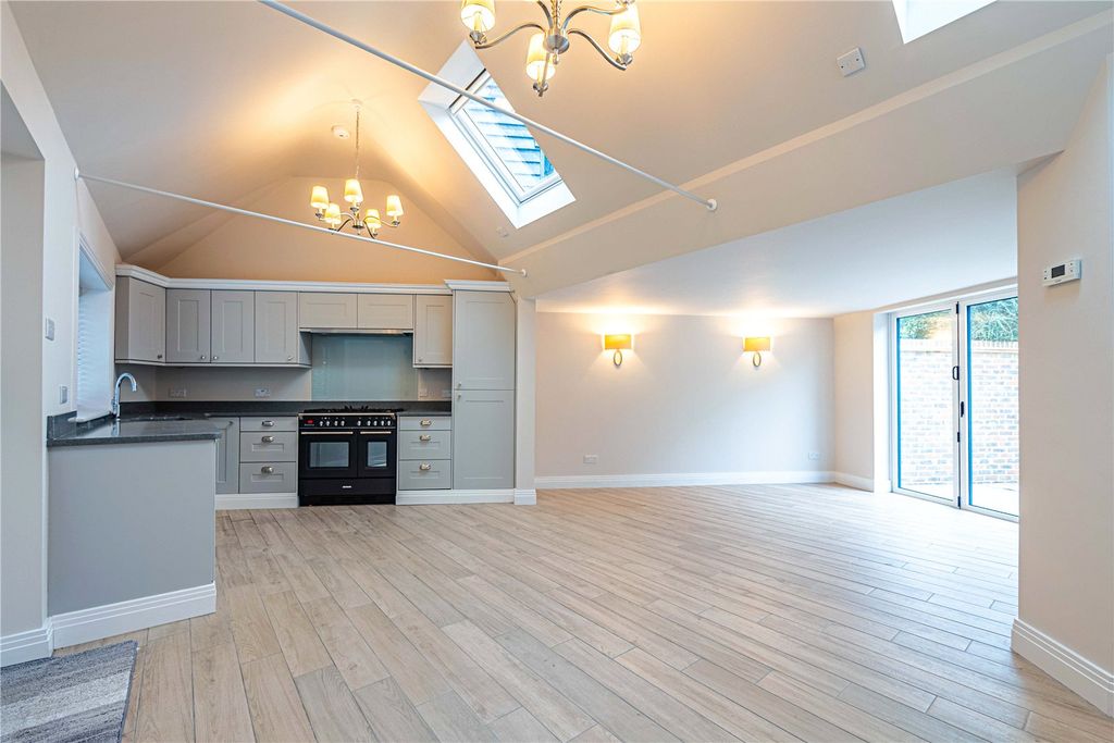 Property photo 2 of 11 Picture No. 32