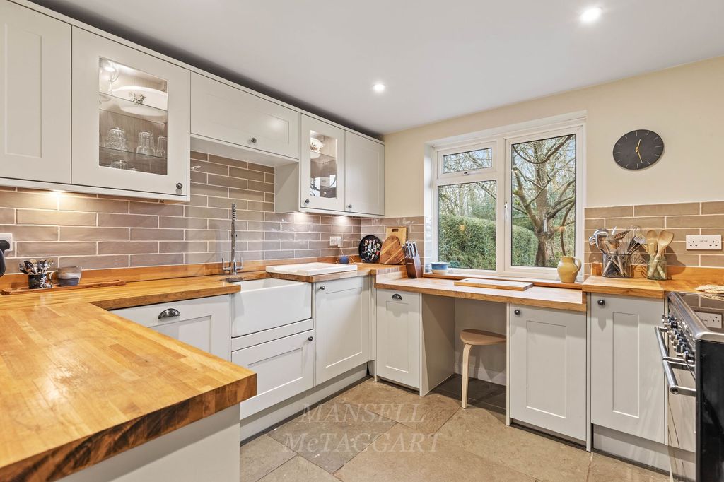 Property photo 3 of 21