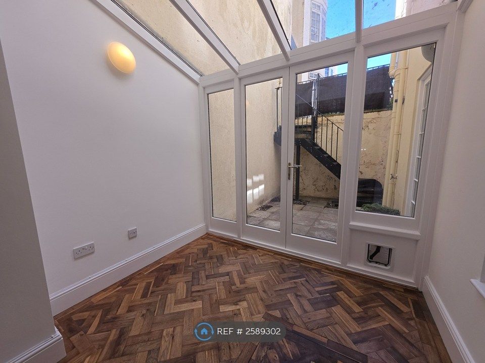 Property photo 2 of 16 Conservatory