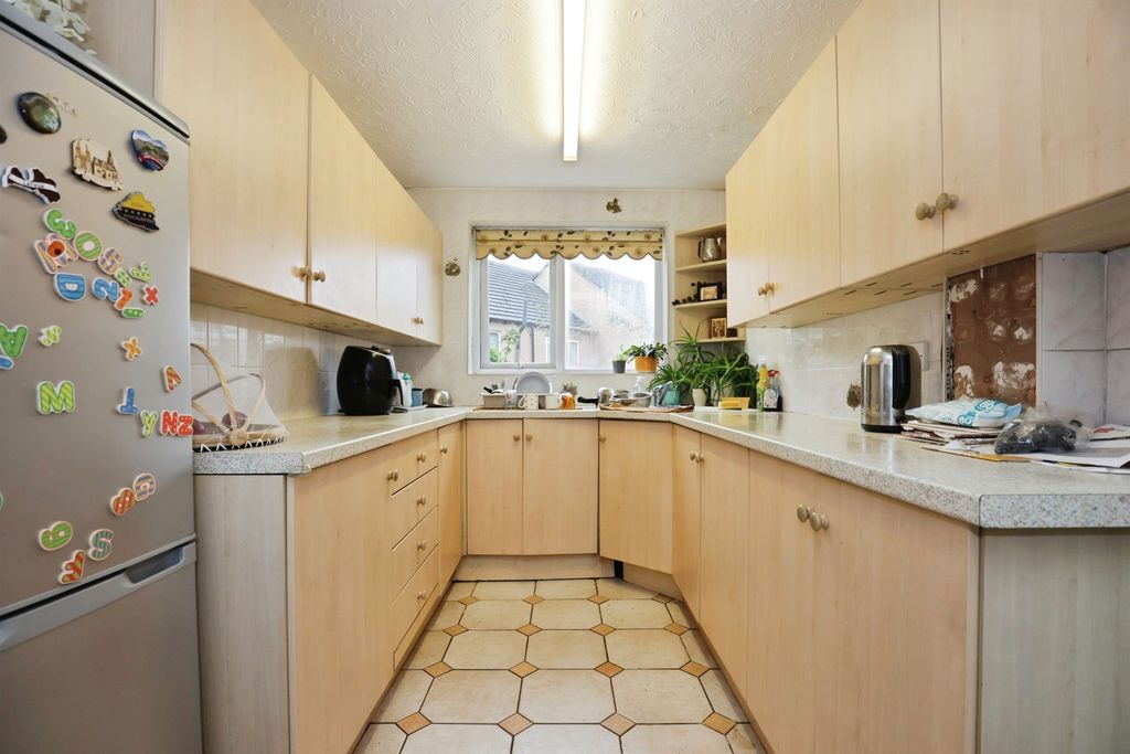 Property photo 2 of 17