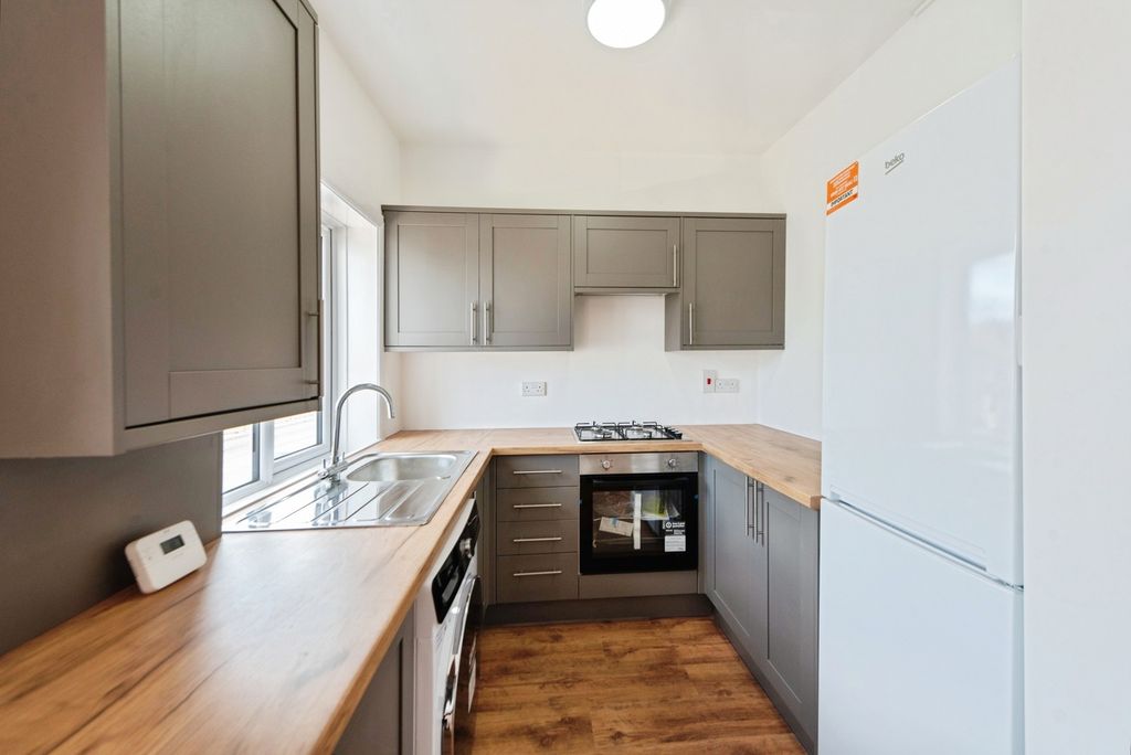 Property photo 3 of 12 Kitchen