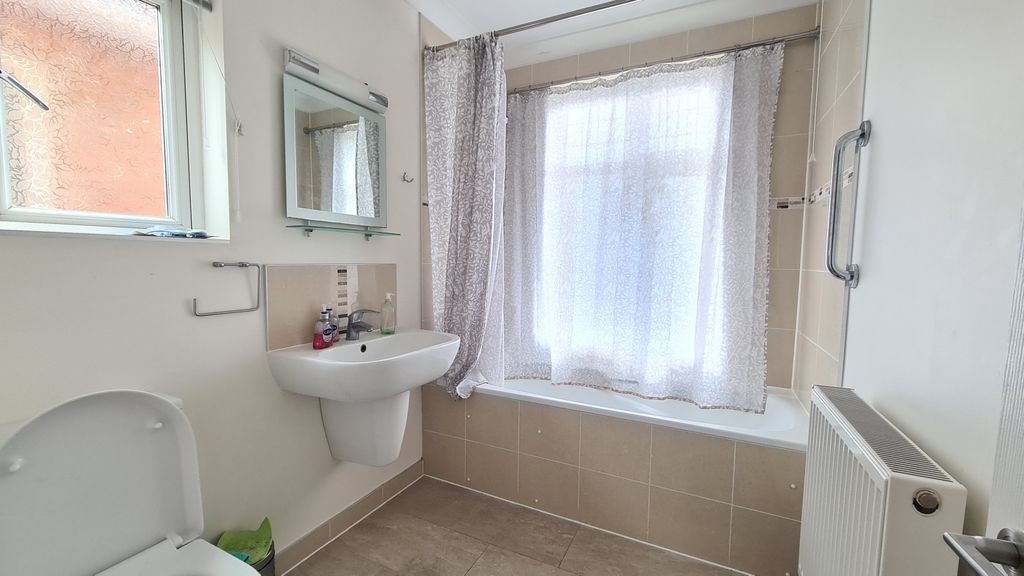 Property photo 3 of 7 Gallery