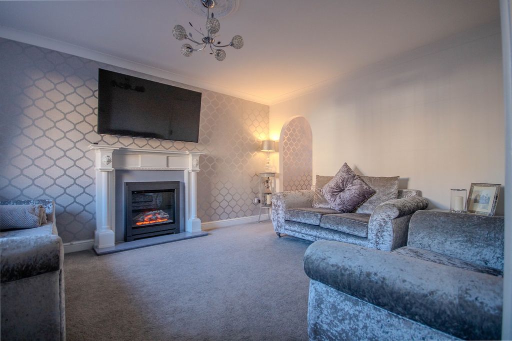 Property photo 3 of 28