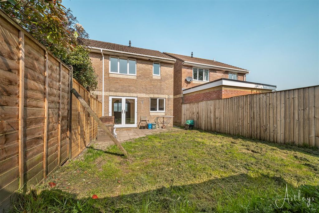 Property photo 1 of 17 Outside