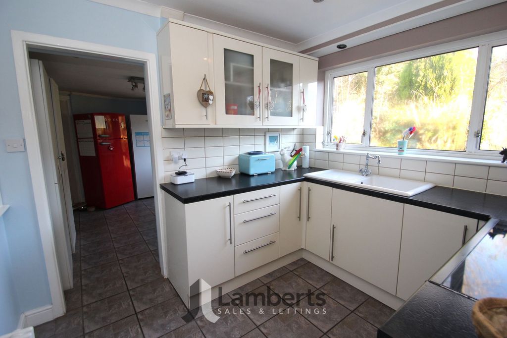 Property photo 3 of 25 Kitchen