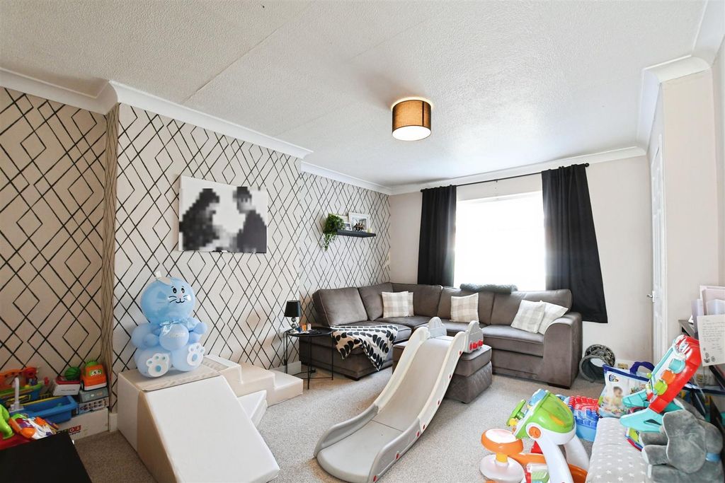 Property photo 2 of 14 Lounge
