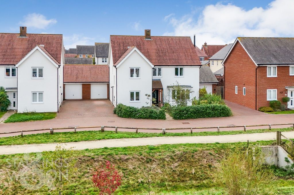 Property photo 2 of 28