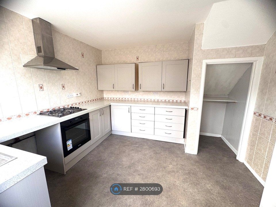 Property photo 3 of 13 Kitchen