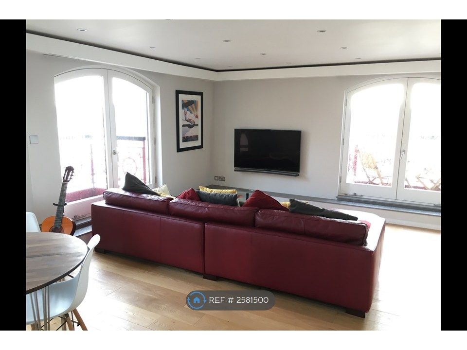 Property photo 2 of 12 Living Space