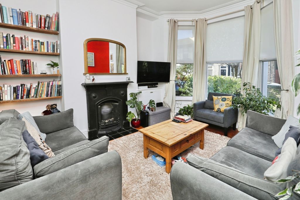 Property photo 2 of 18 Living Room