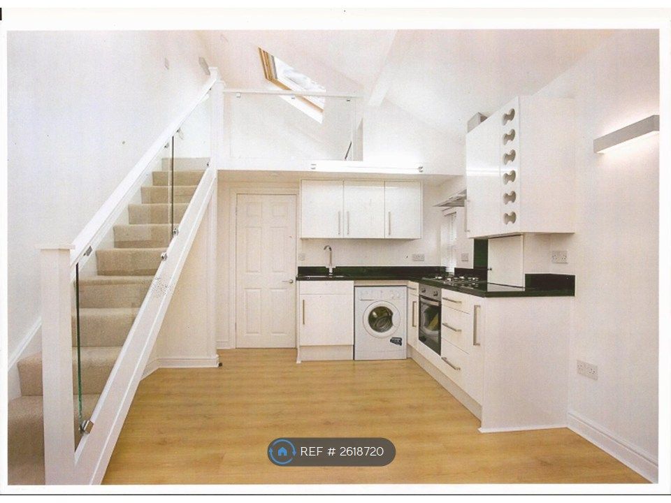 Property photo 1 of 4 Living Space