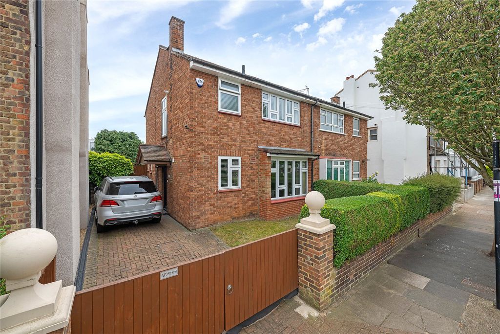 Property photo 1 of 10 Picture No. 02