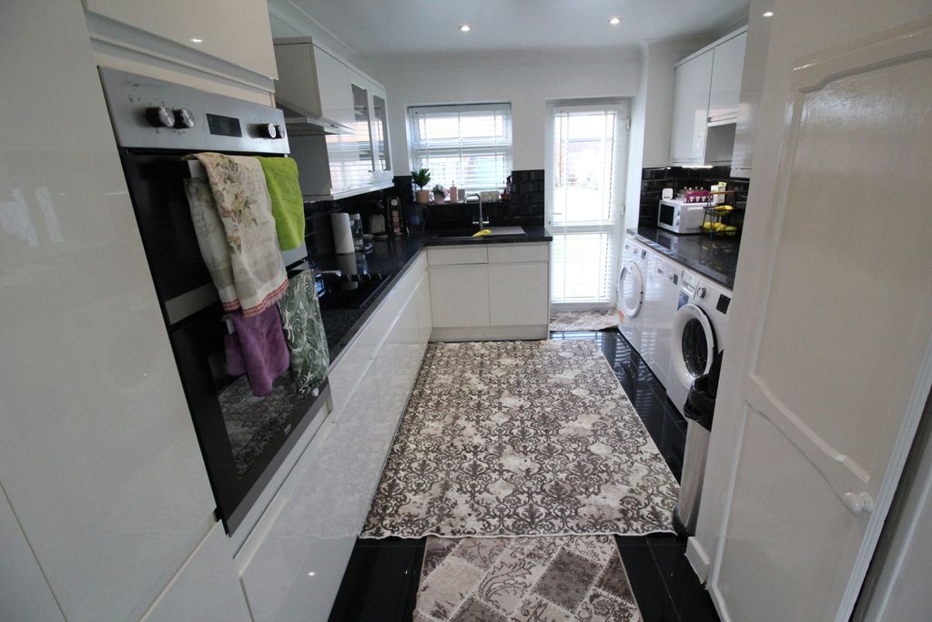 Property photo 2 of 12 Picture No. 09