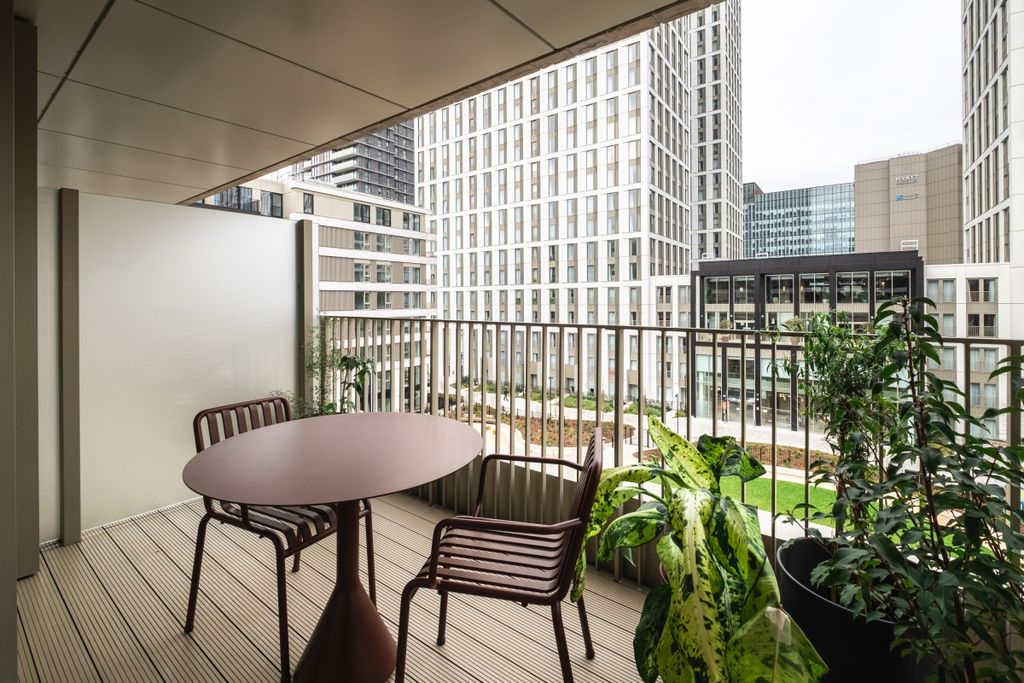 Property photo 3 of 9 Flat45-Sandhu-Bui...