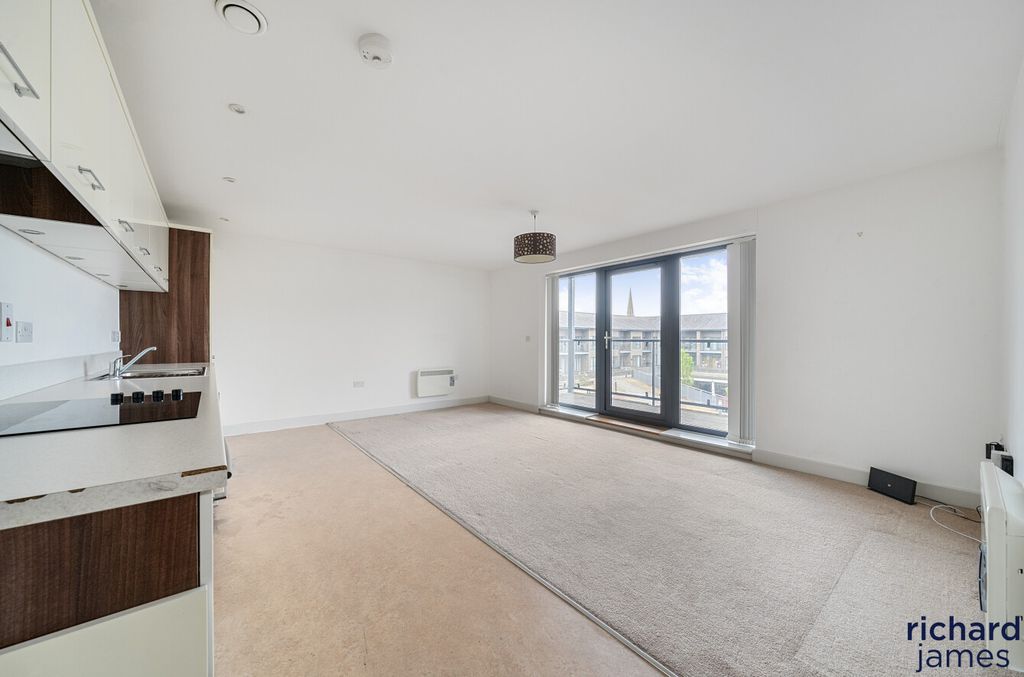 Property photo 3 of 15 0Ad7A098408E4524B491Abd74Ef04015