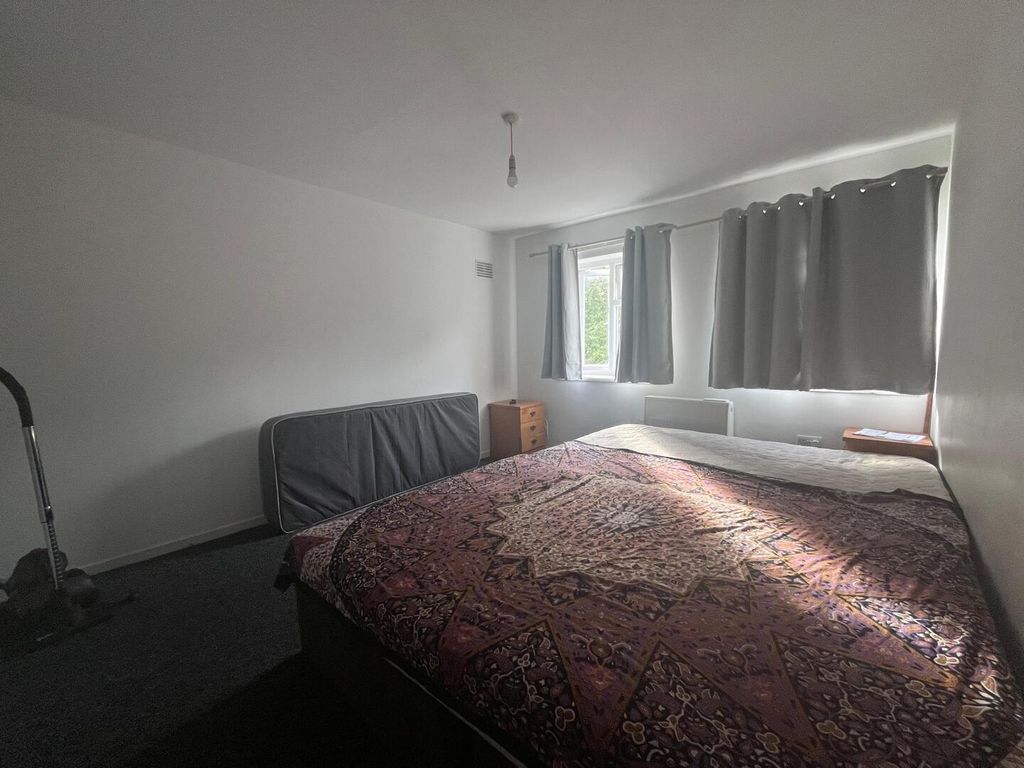 Property photo 3 of 34 Bedroom